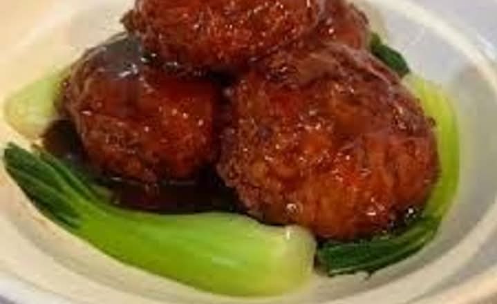 红烧狮子头Braised Pork Ball in Soy Sauce